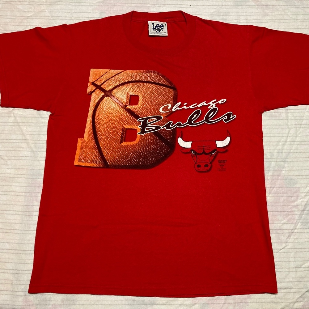 Chicago Bulls Basketball T-shirt red Mens Medium 90s Y2K Jordan NBA vintage